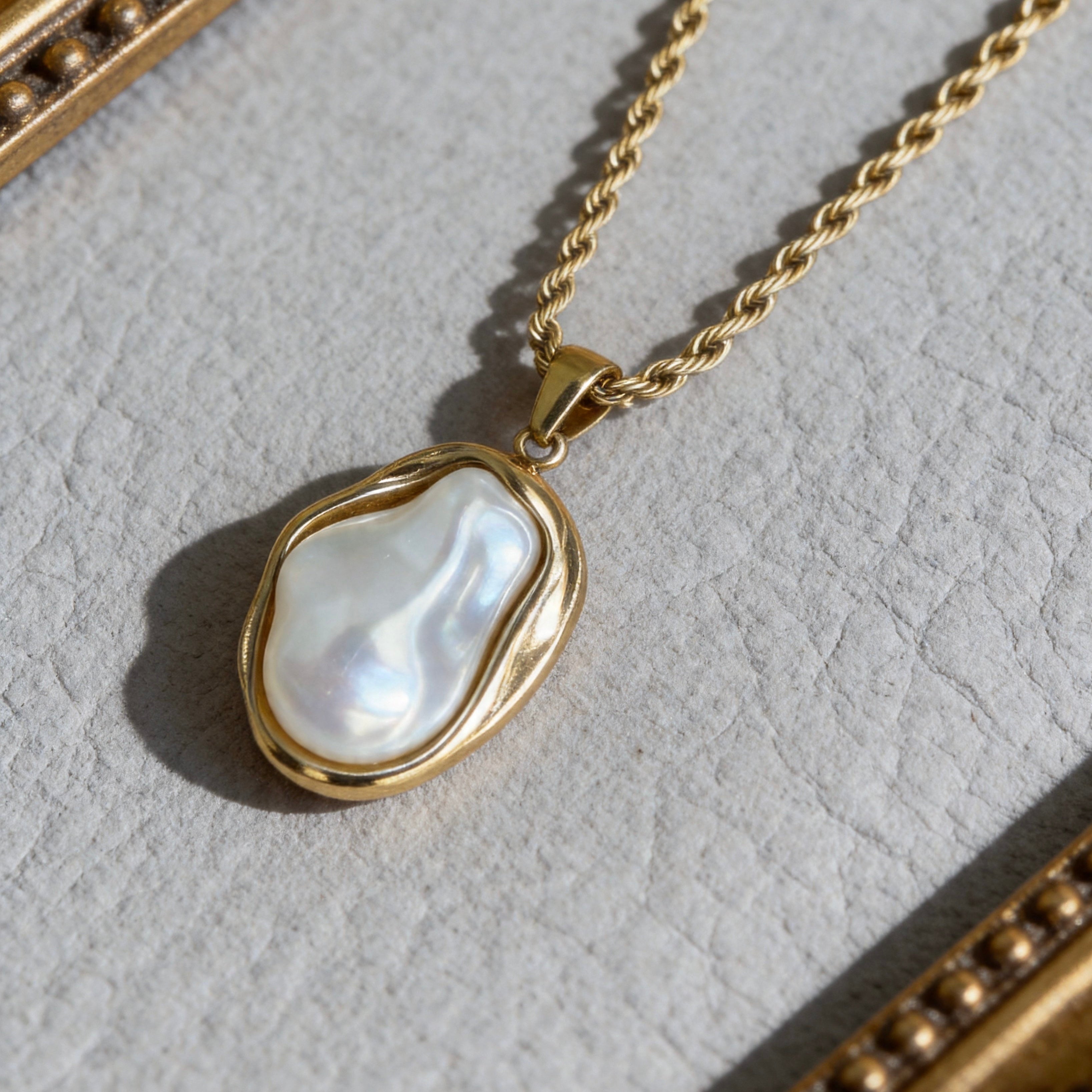 Baroque Pearl Gold Pendant Necklace