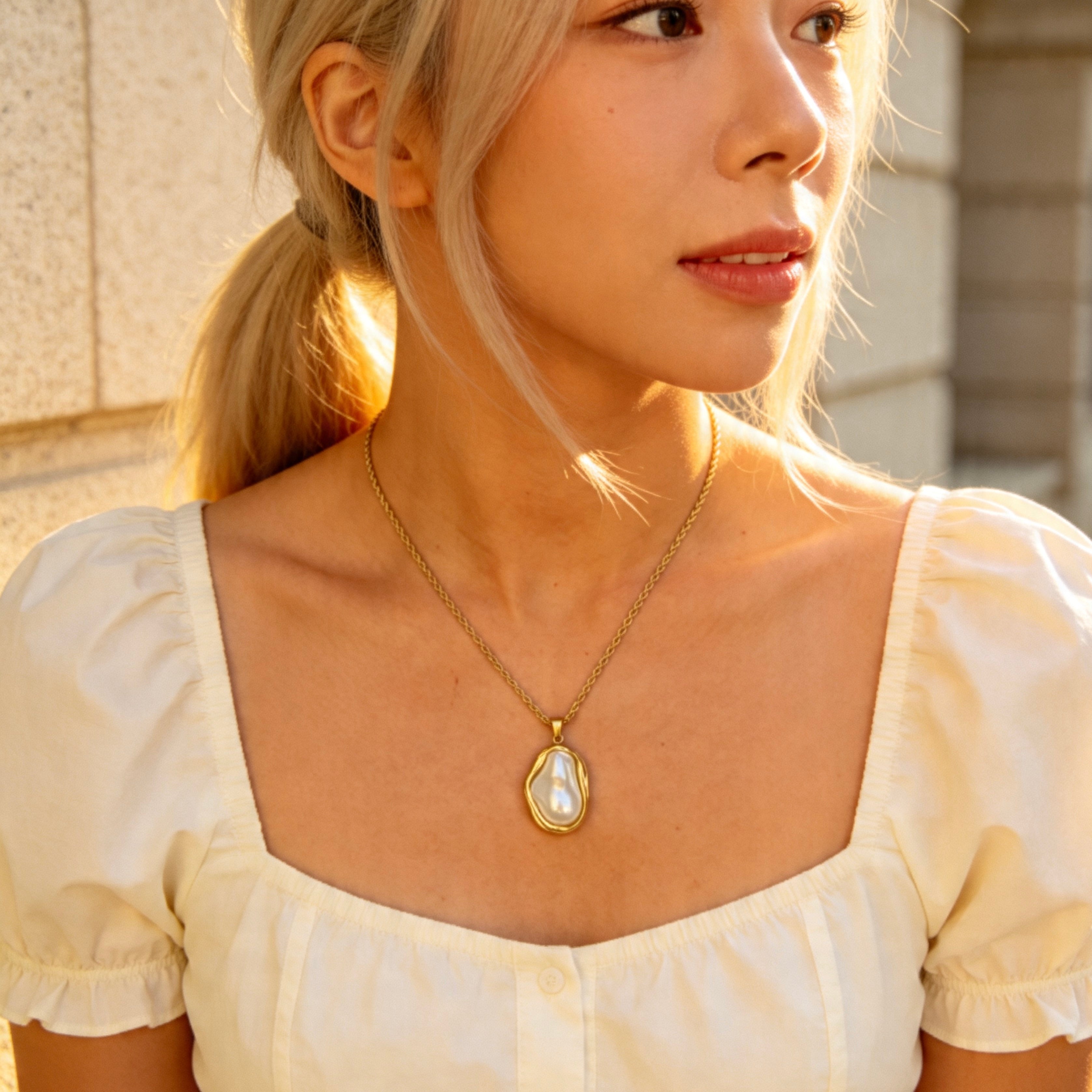 Baroque Pearl Gold Pendant Necklace
