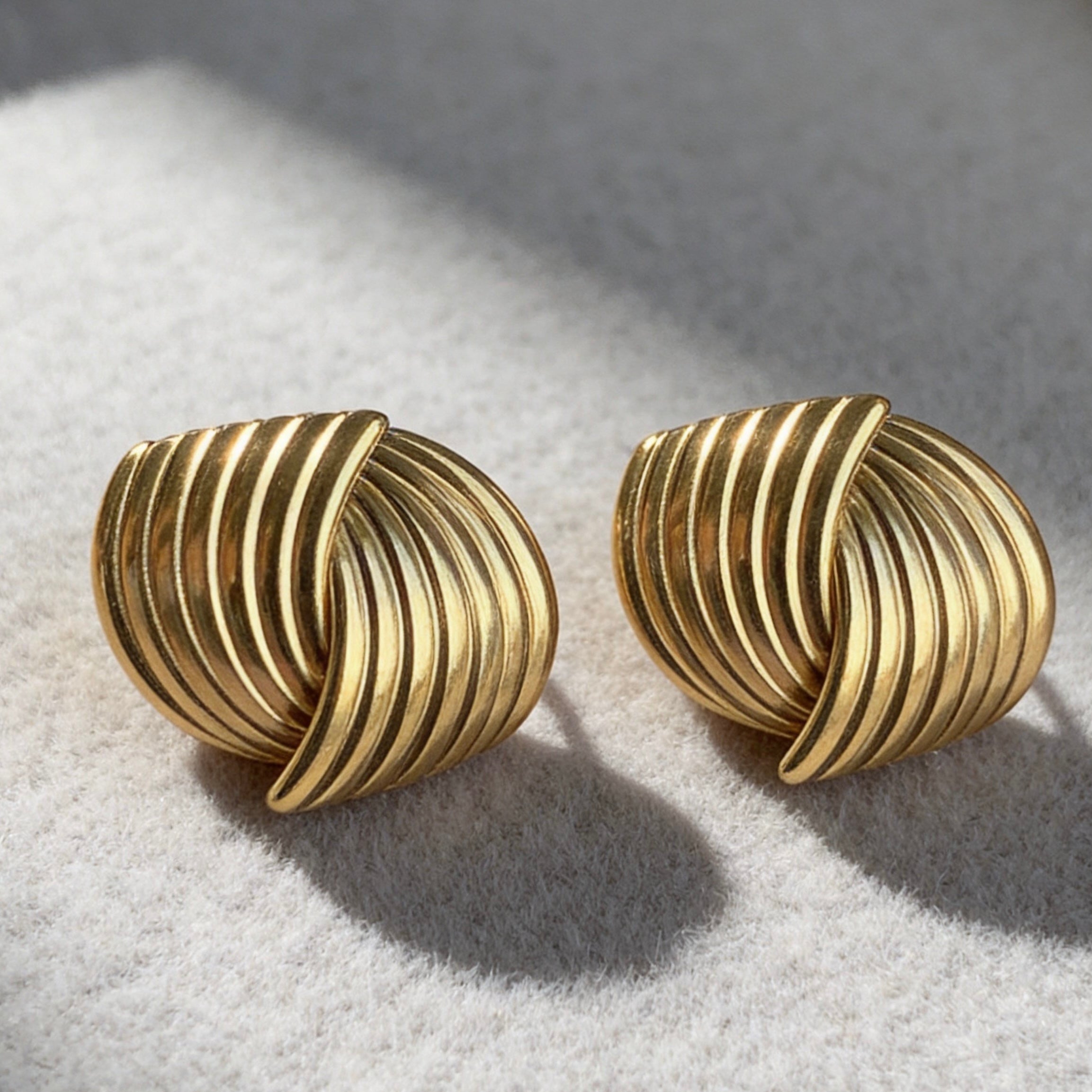 Curved Ribbed Stud Earrings
