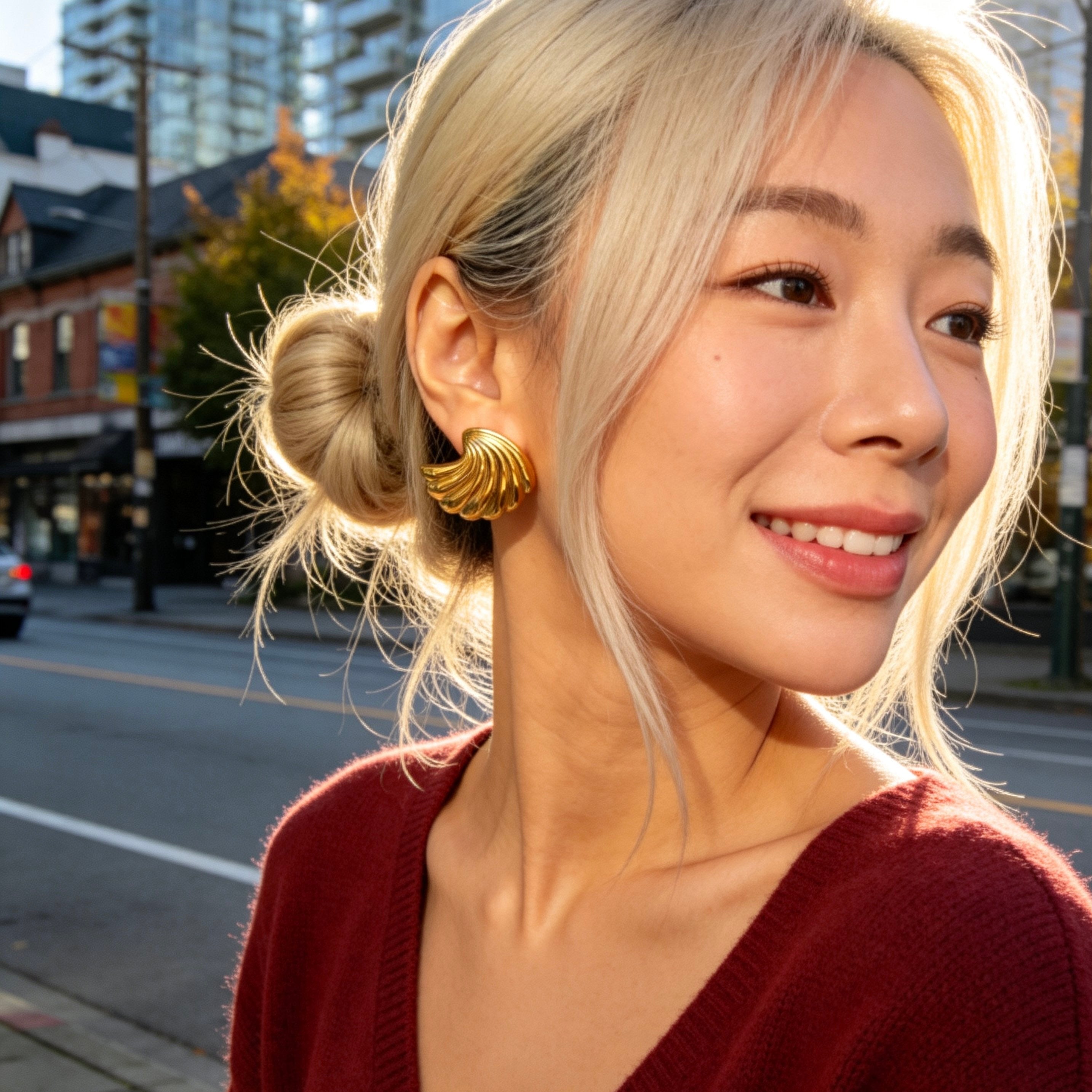 Shell Curve Stud Earrings