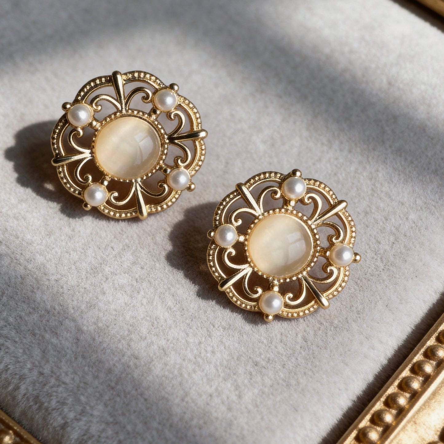Cat Eye Pearl Studs