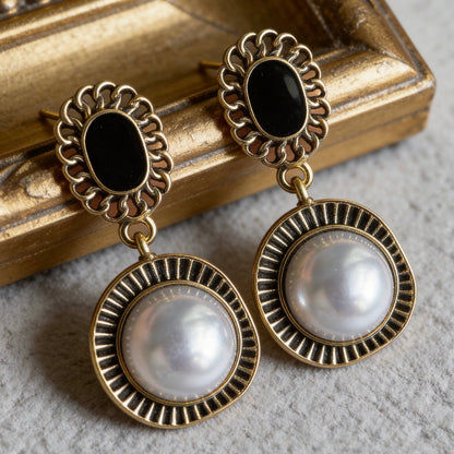 Eterna Noir Pearl Earrings