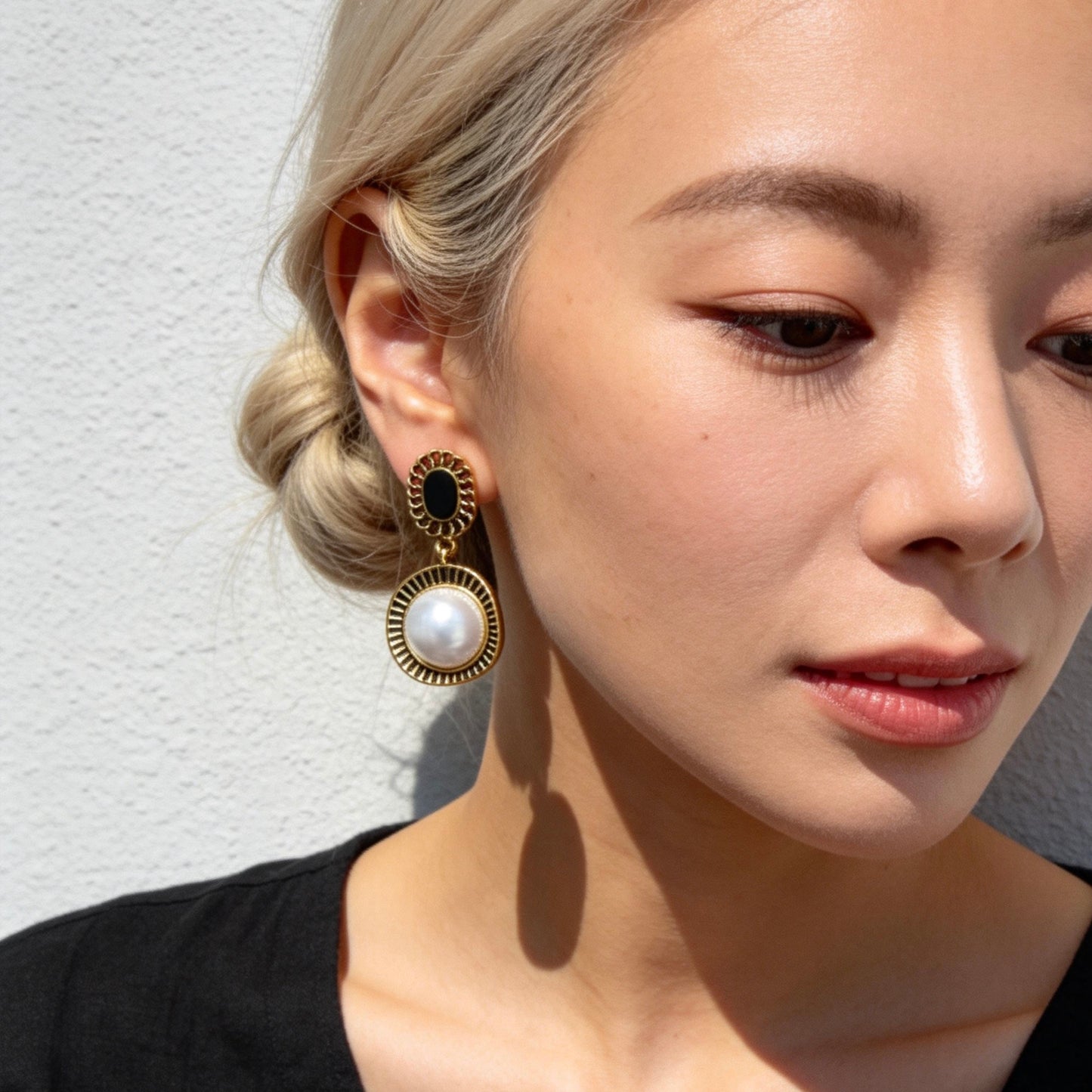 Eterna Noir Pearl Earrings