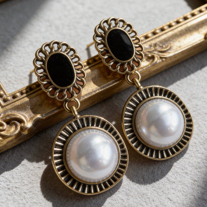 Eterna Noir Pearl Earrings