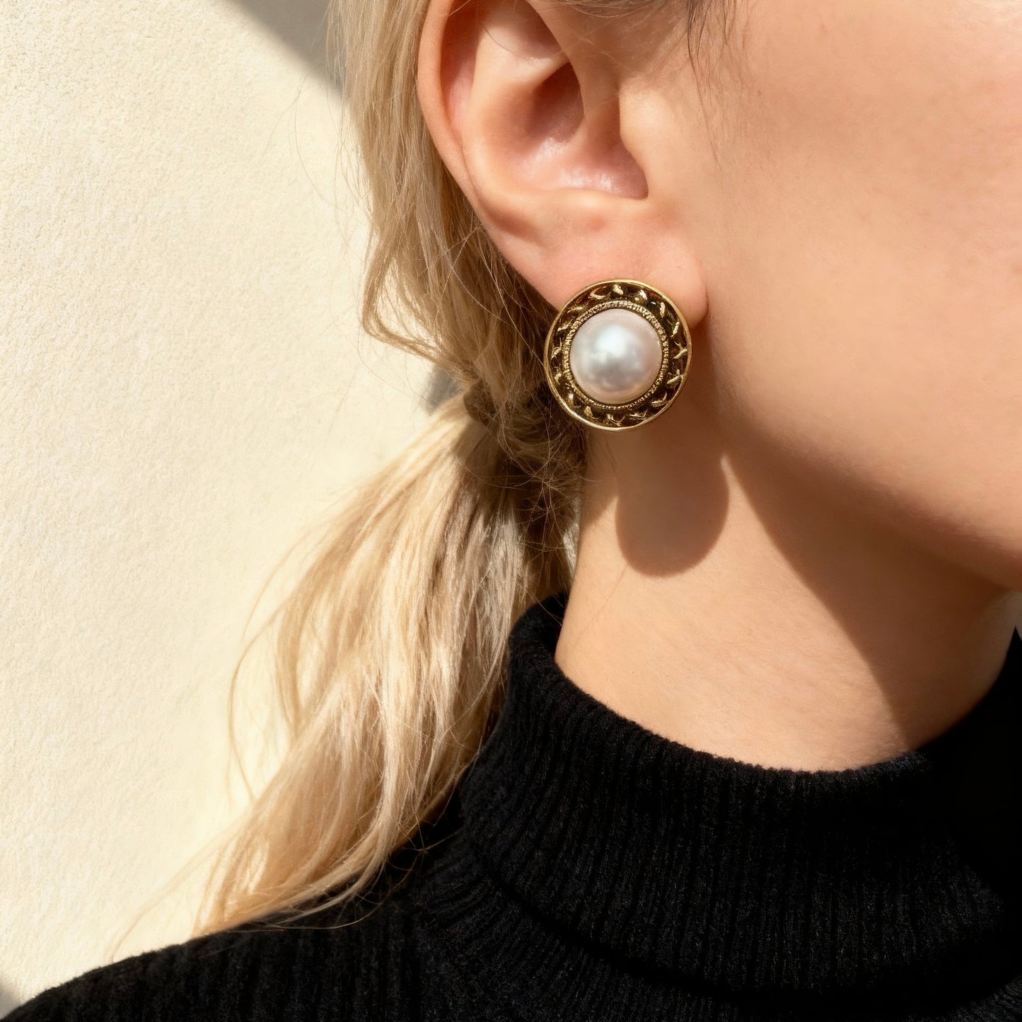 Gold Frame Pearl Stud Earrings