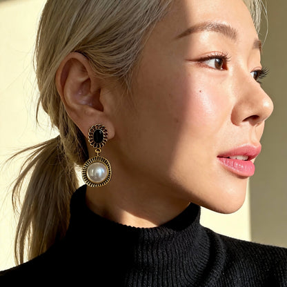 Eterna Noir Pearl Earrings