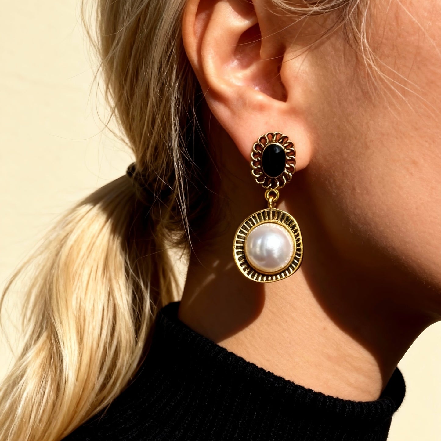 Eterna Noir Pearl Earrings