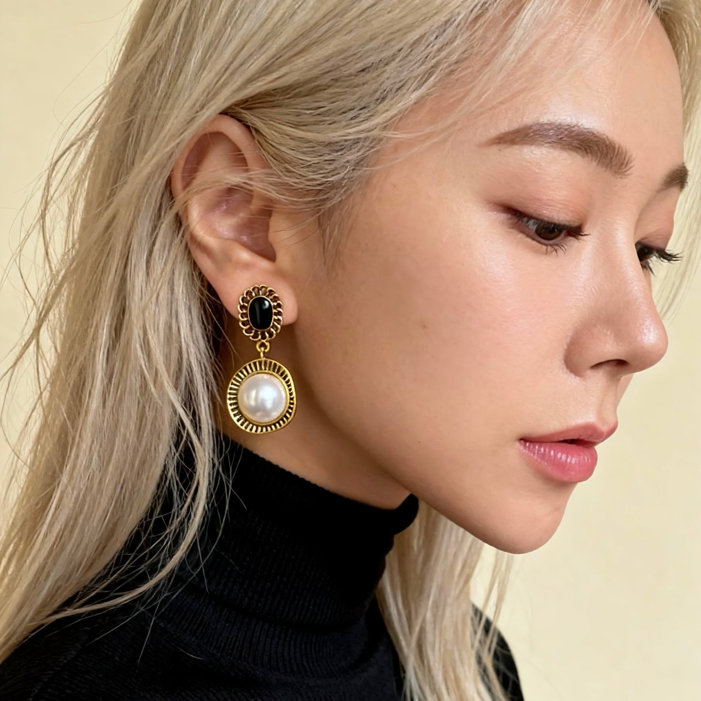 Eterna Noir Pearl Earrings