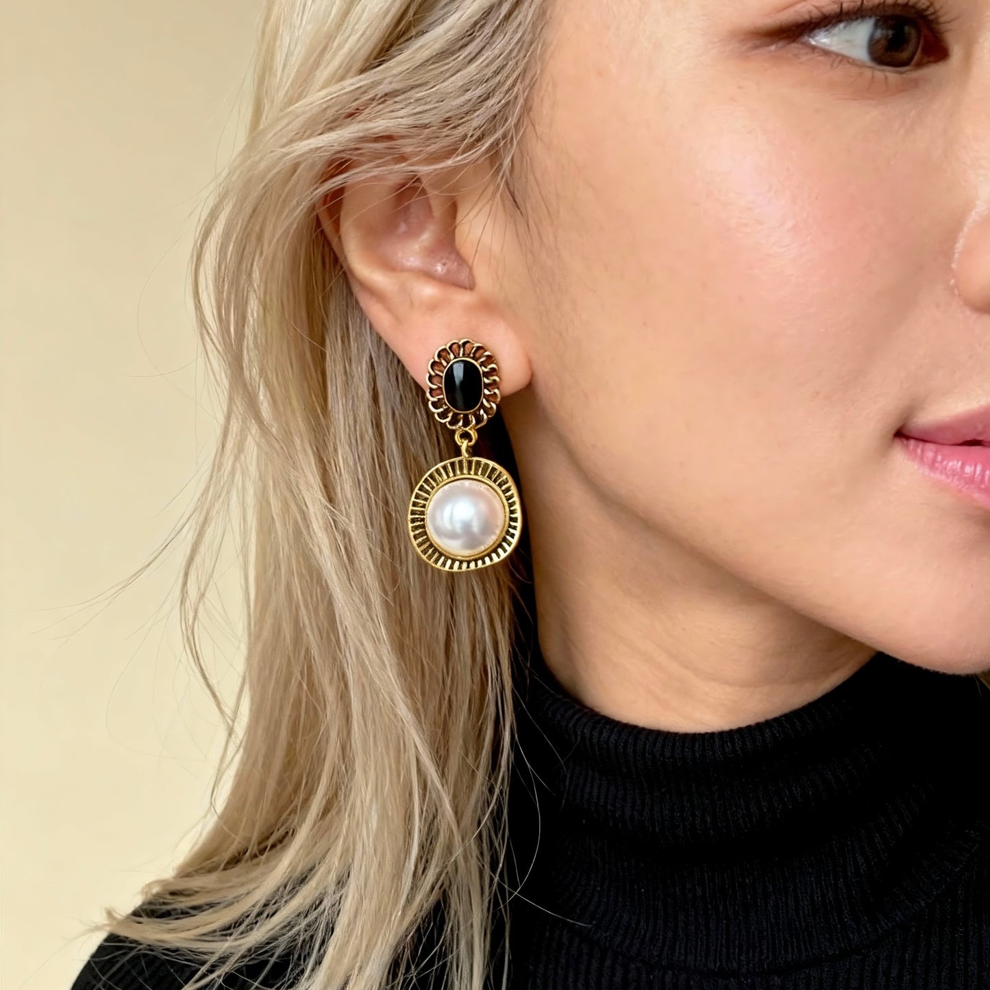 Eterna Noir Pearl Earrings