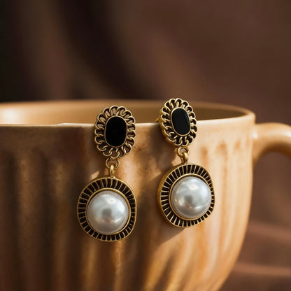 Eterna Noir Pearl Earrings