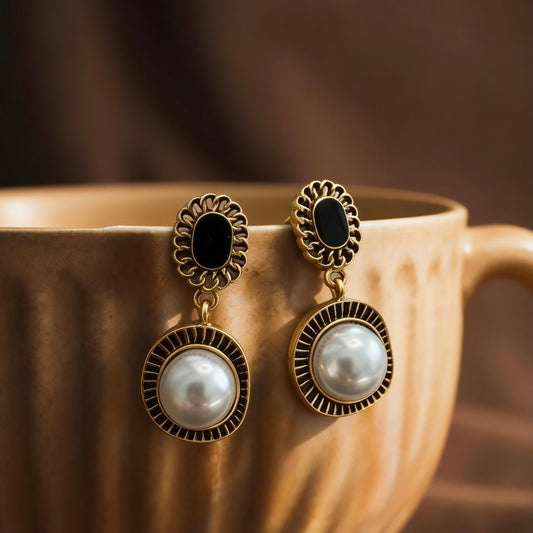 Eterna Noir Pearl Earrings