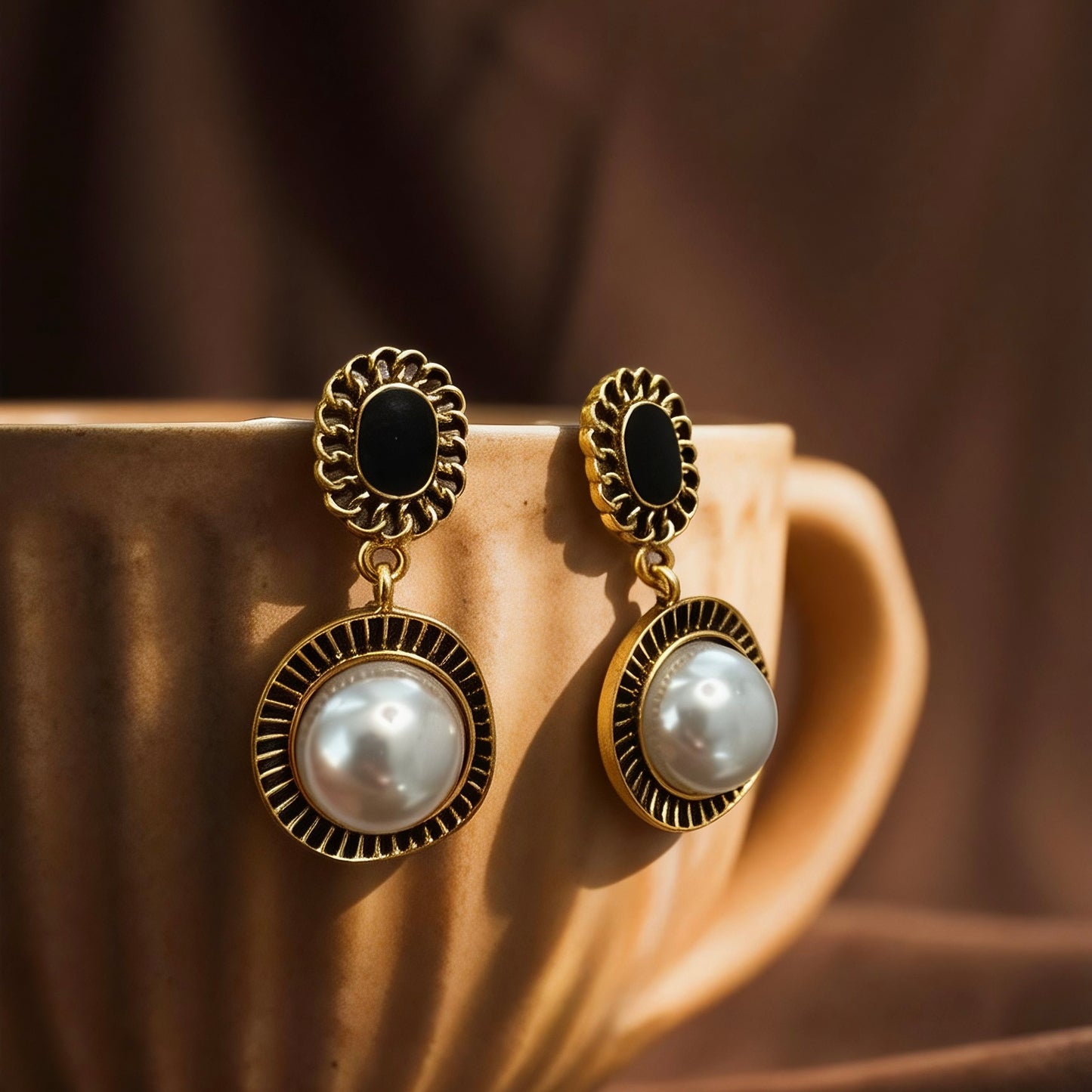 Eterna Noir Pearl Earrings
