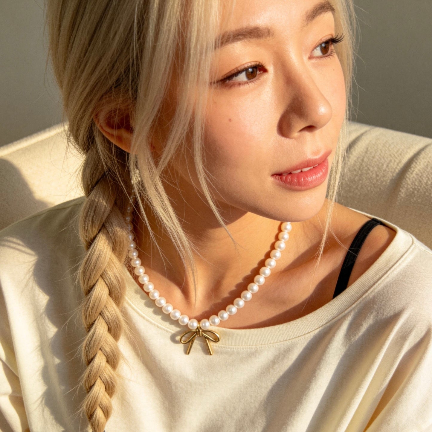 Pearl Pendant Necklace With Gold Bow