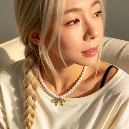 Pearl Pendant Necklace With Gold Bow