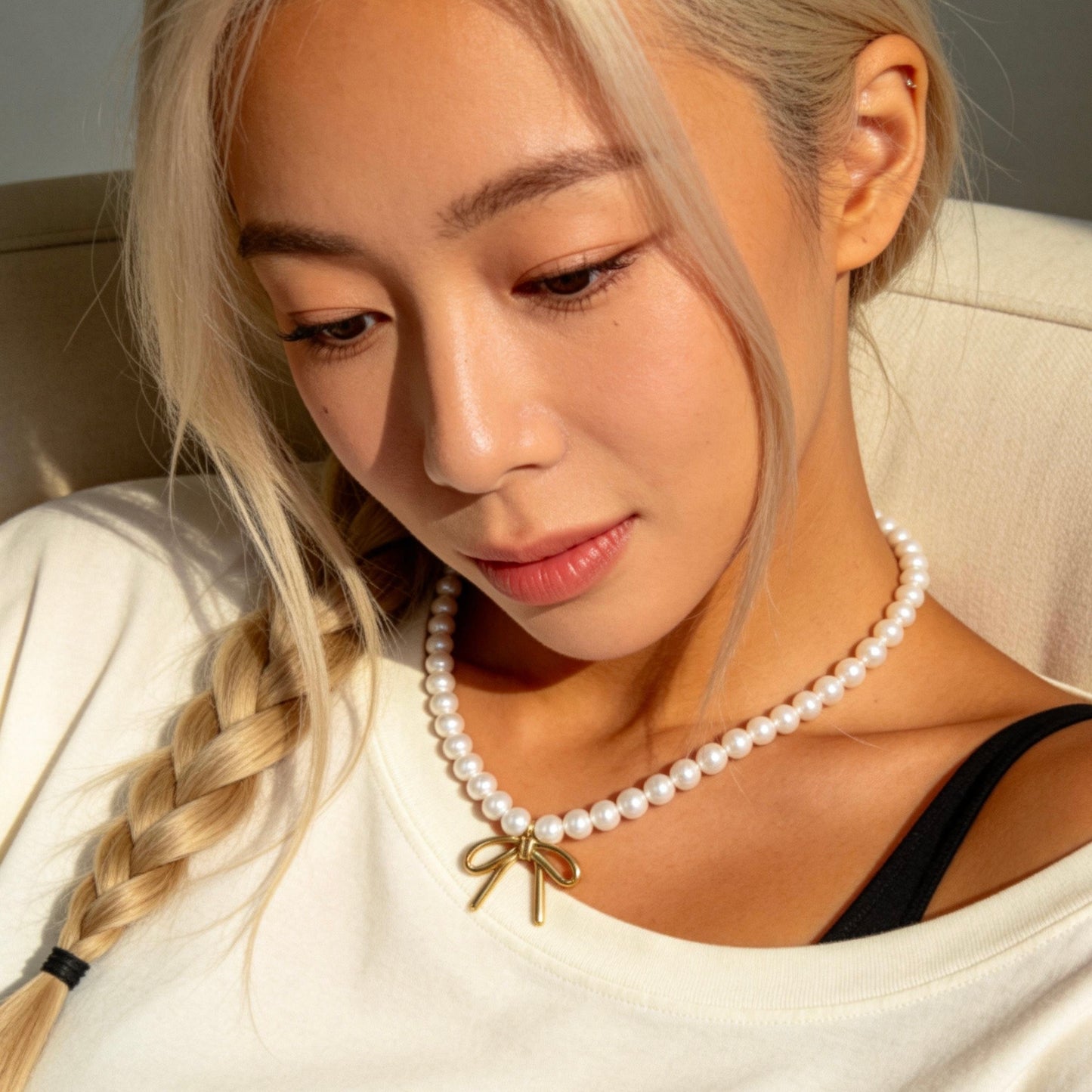 Pearl Pendant Necklace With Gold Bow
