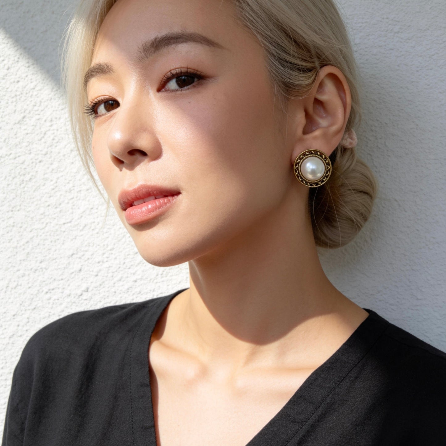 Gold Frame Pearl Stud Earrings