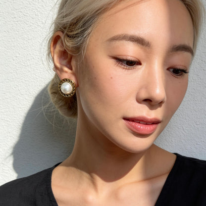 Gold Frame Pearl Stud Earrings