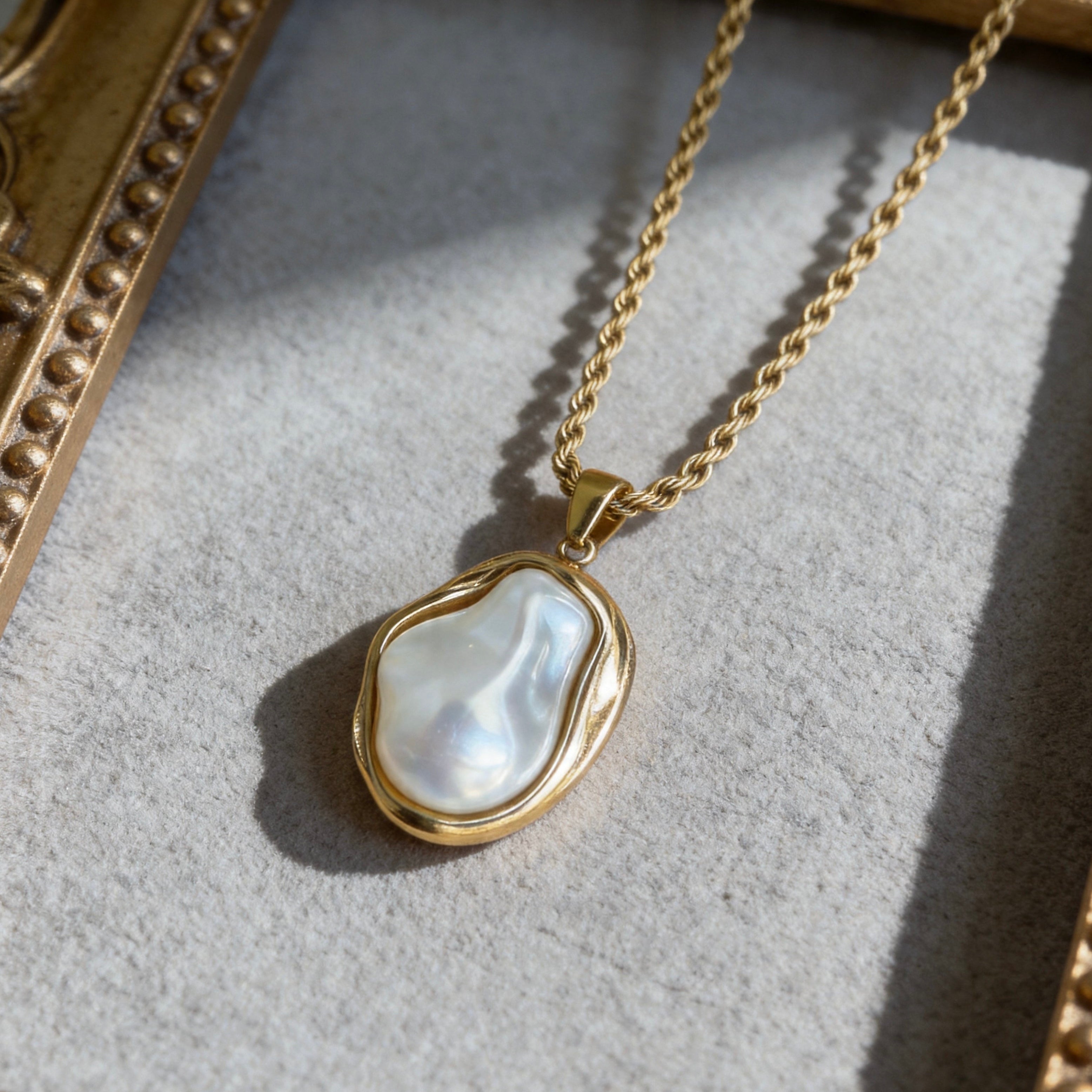 Baroque Pearl Gold Pendant Necklace