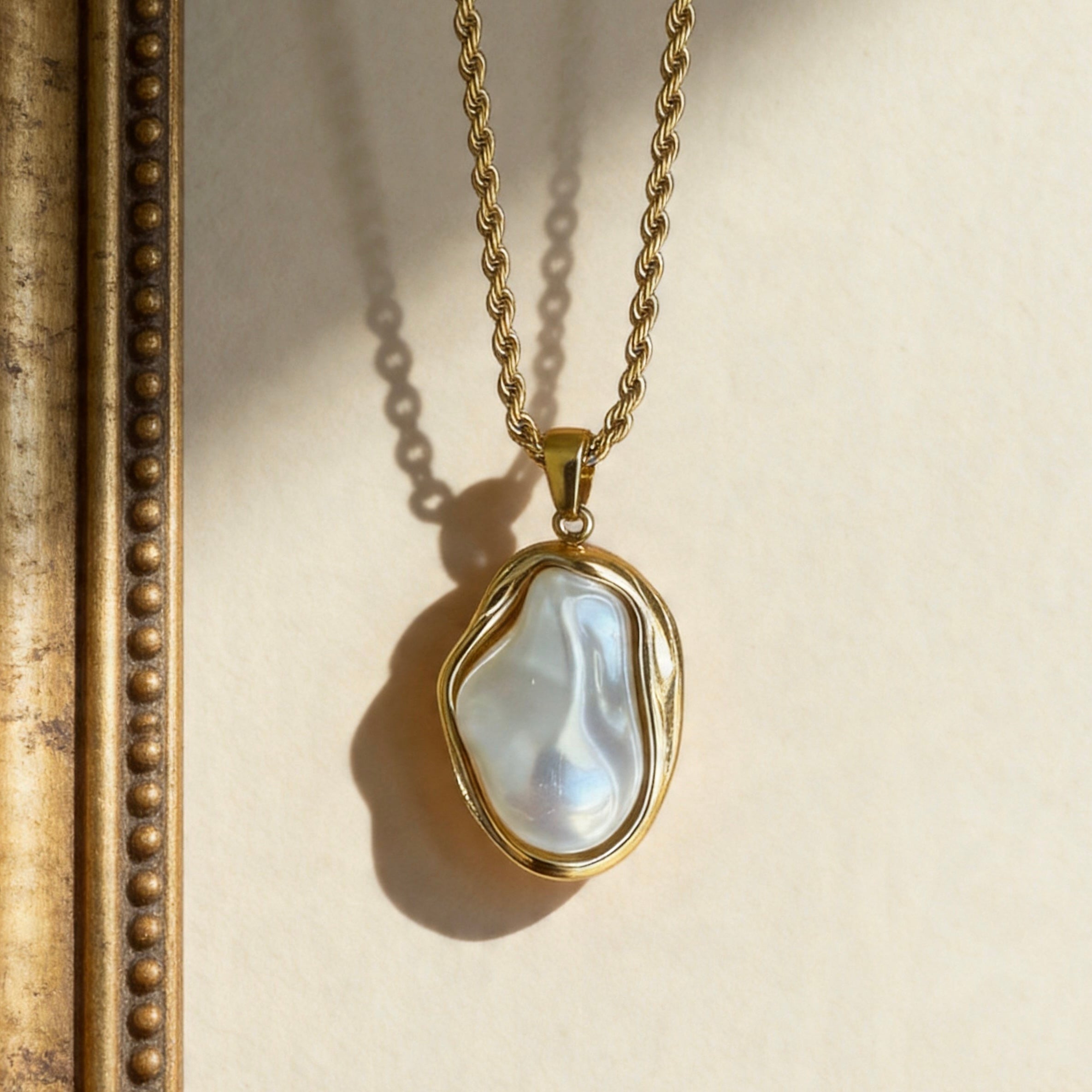 Baroque Pearl Gold Pendant Necklace