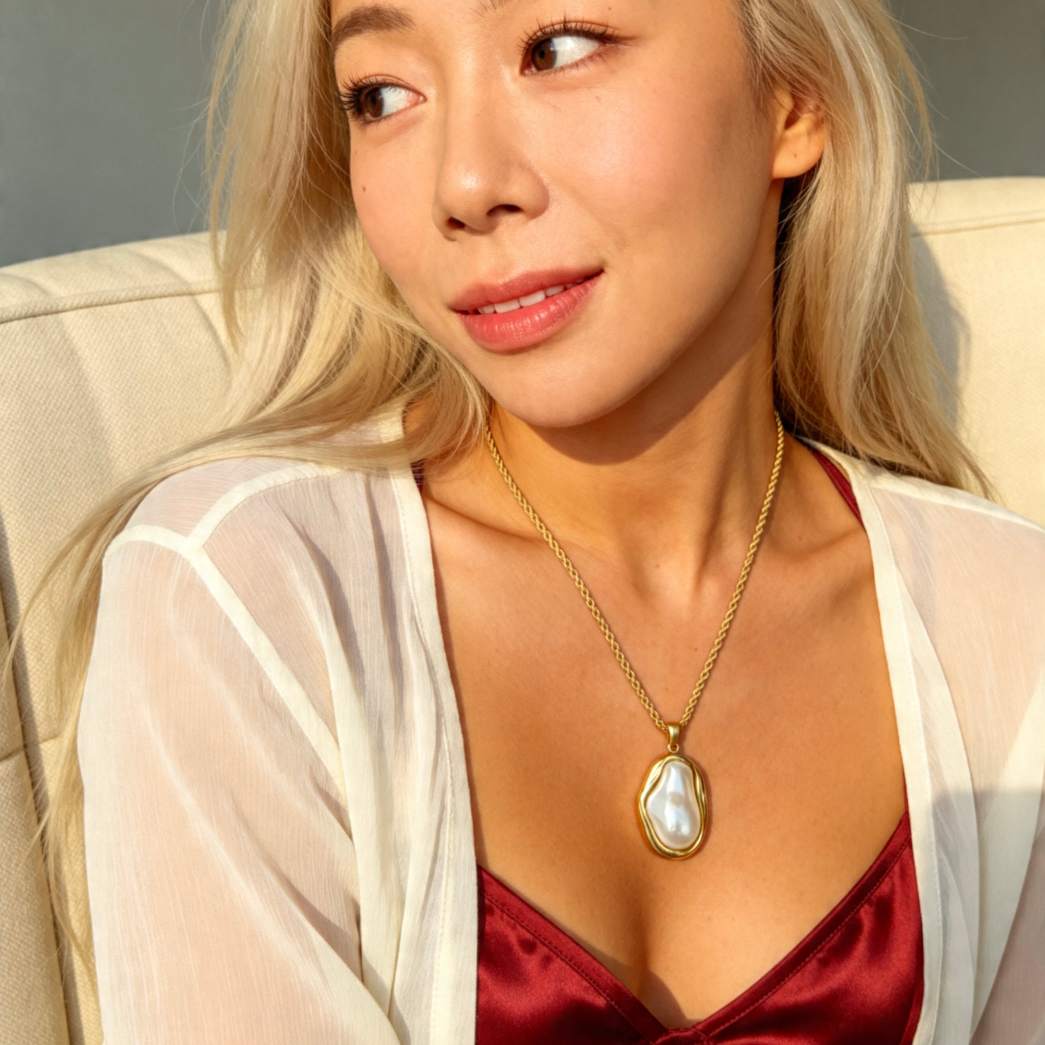 Baroque Pearl Gold Pendant Necklace