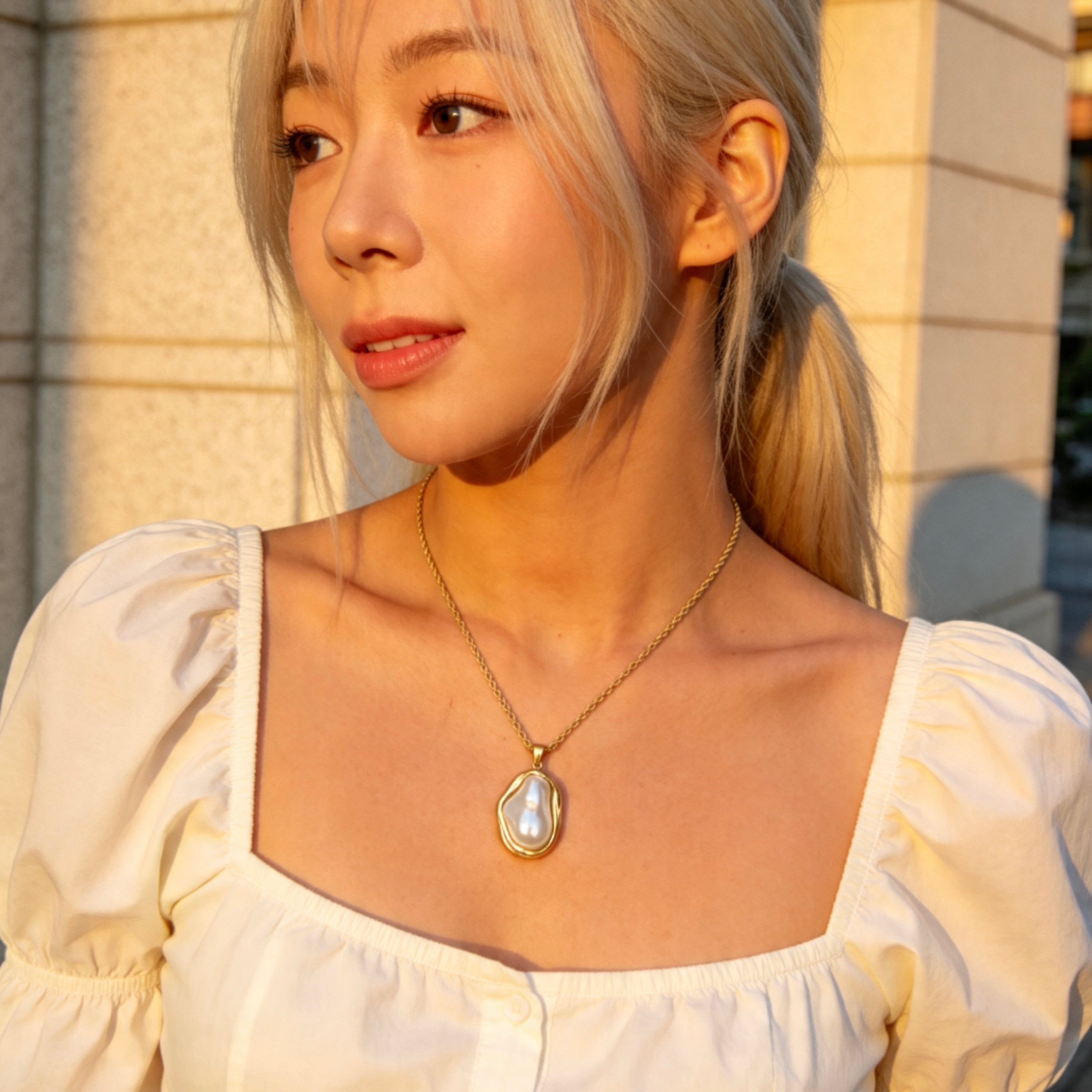 Baroque Pearl Gold Pendant Necklace
