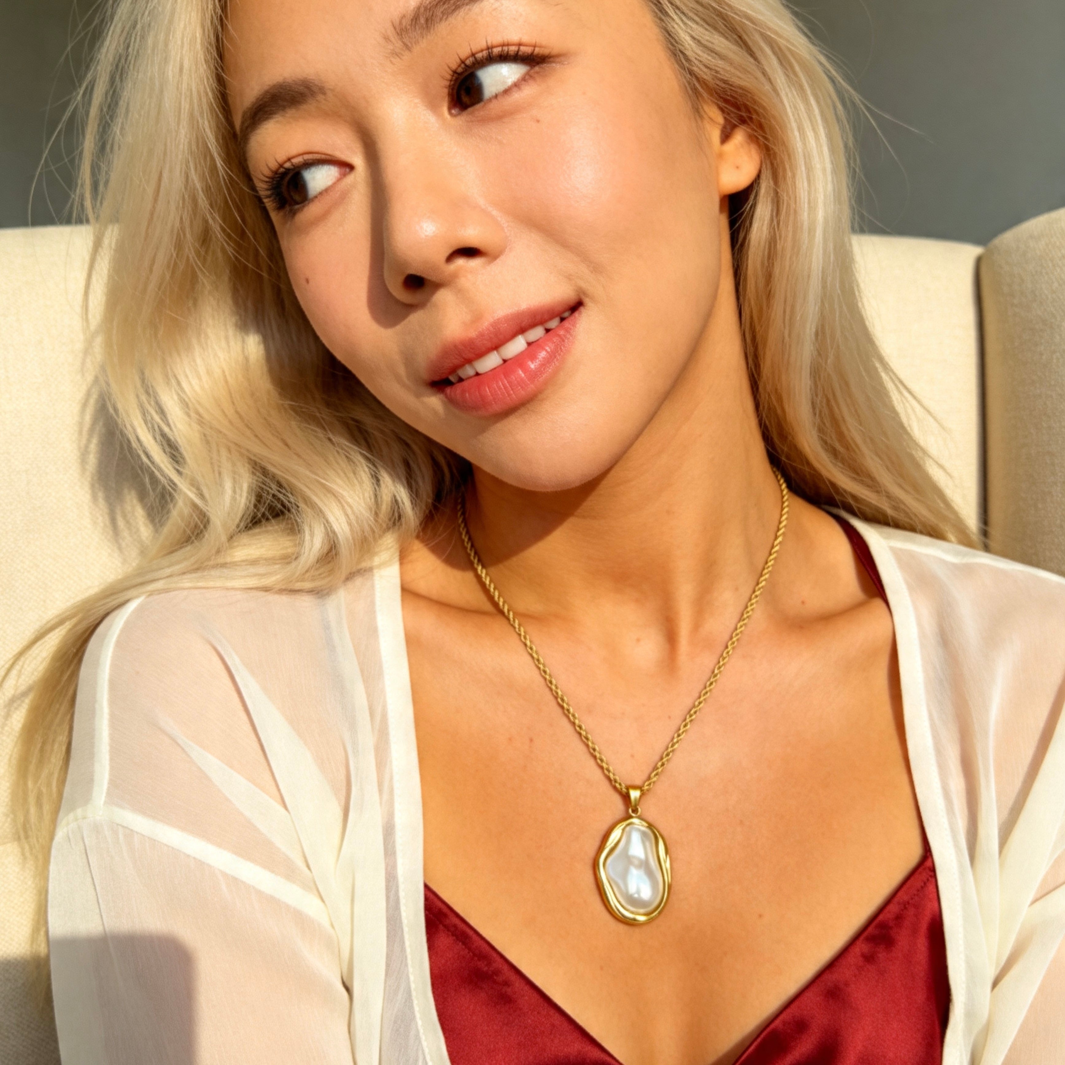 Baroque Pearl Gold Pendant Necklace
