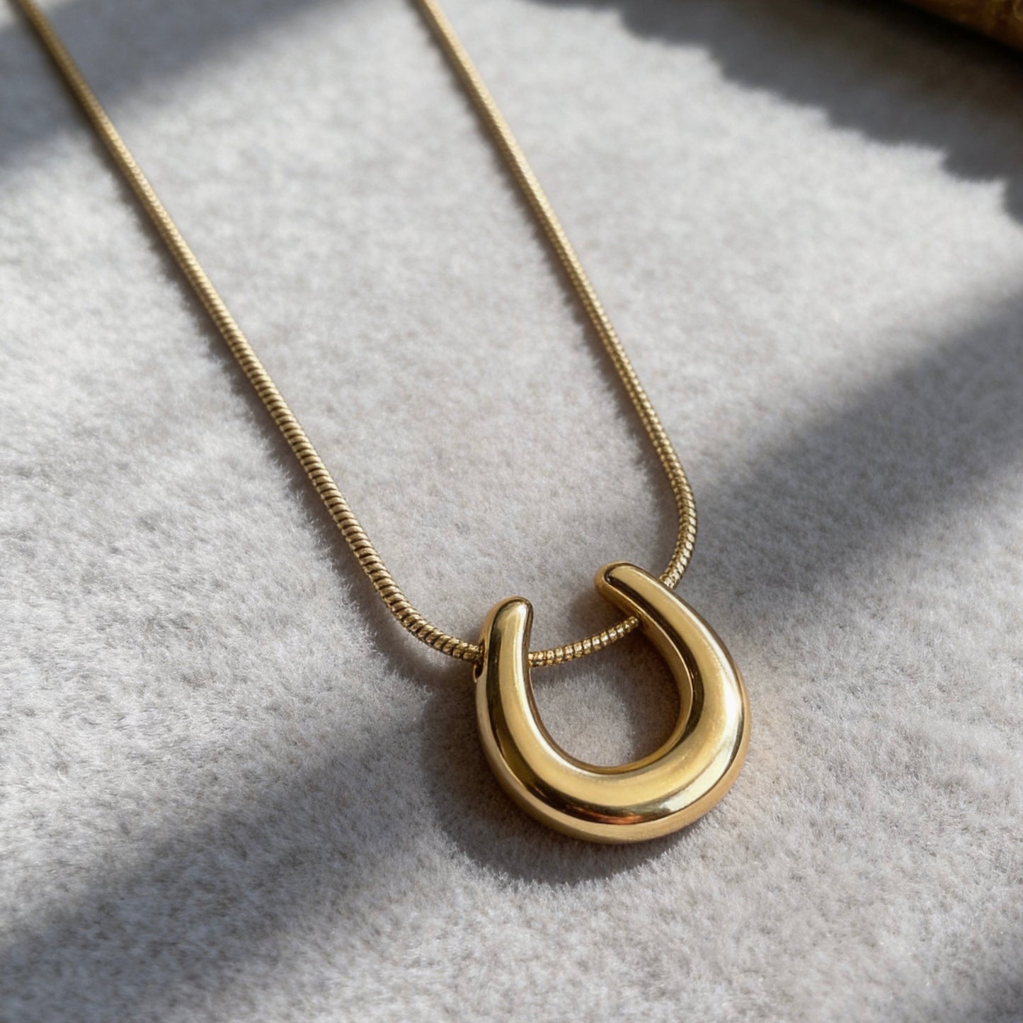 Lucky Horseshoe Gold Pendant Necklace