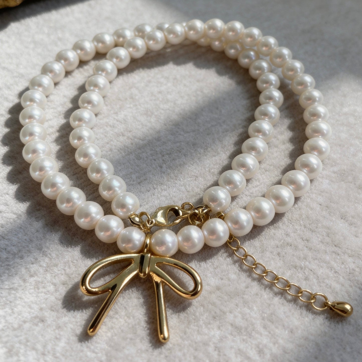Pearl Pendant Necklace With Gold Bow