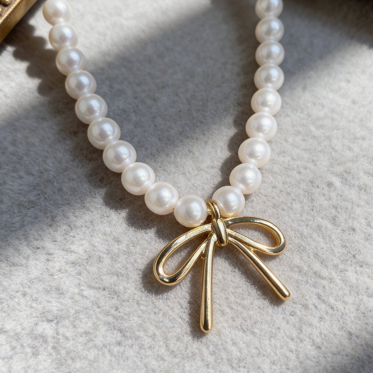 Pearl Pendant Necklace With Gold Bow