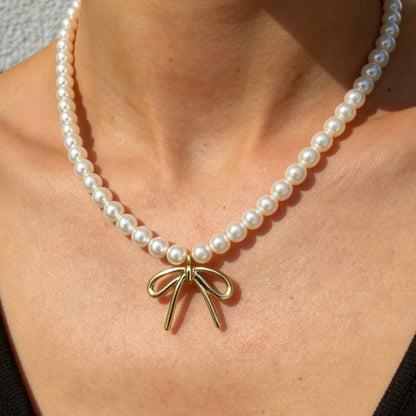 Pearl Pendant Necklace With Gold Bow