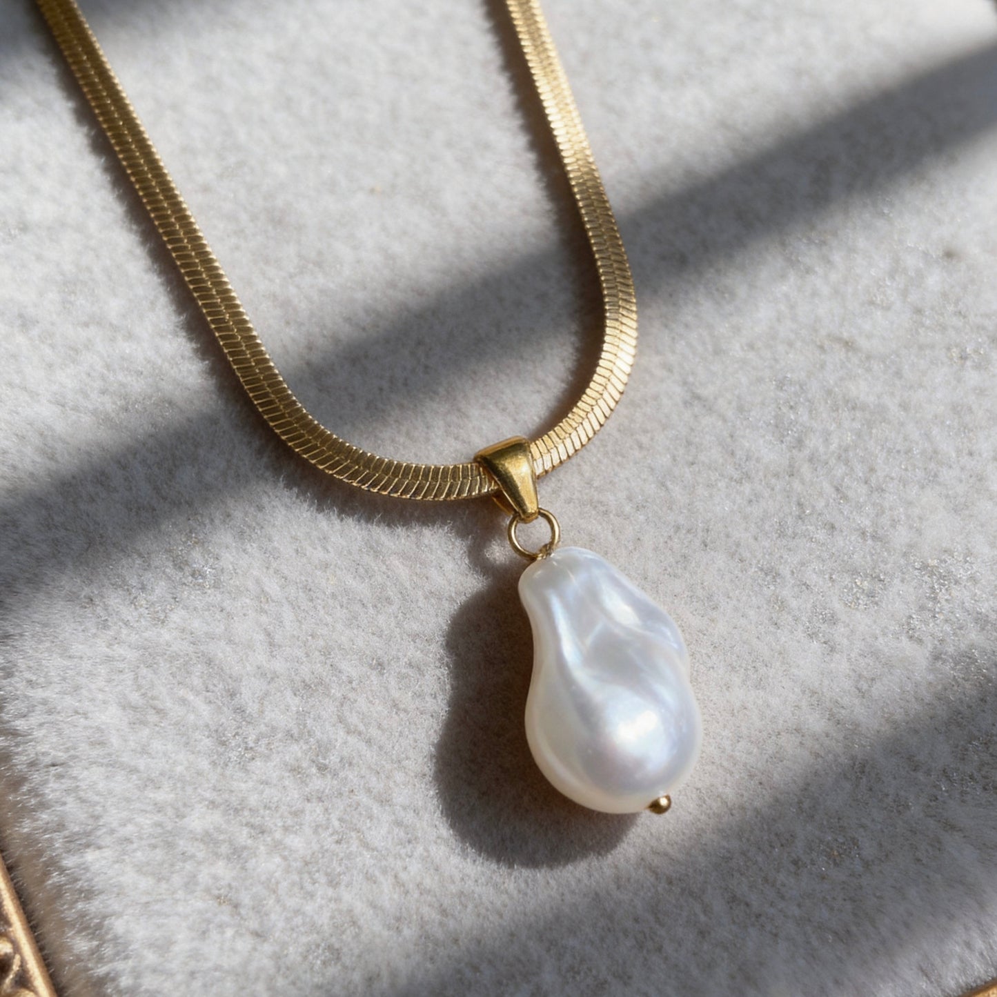 Baroque Pearl Pendant Necklace