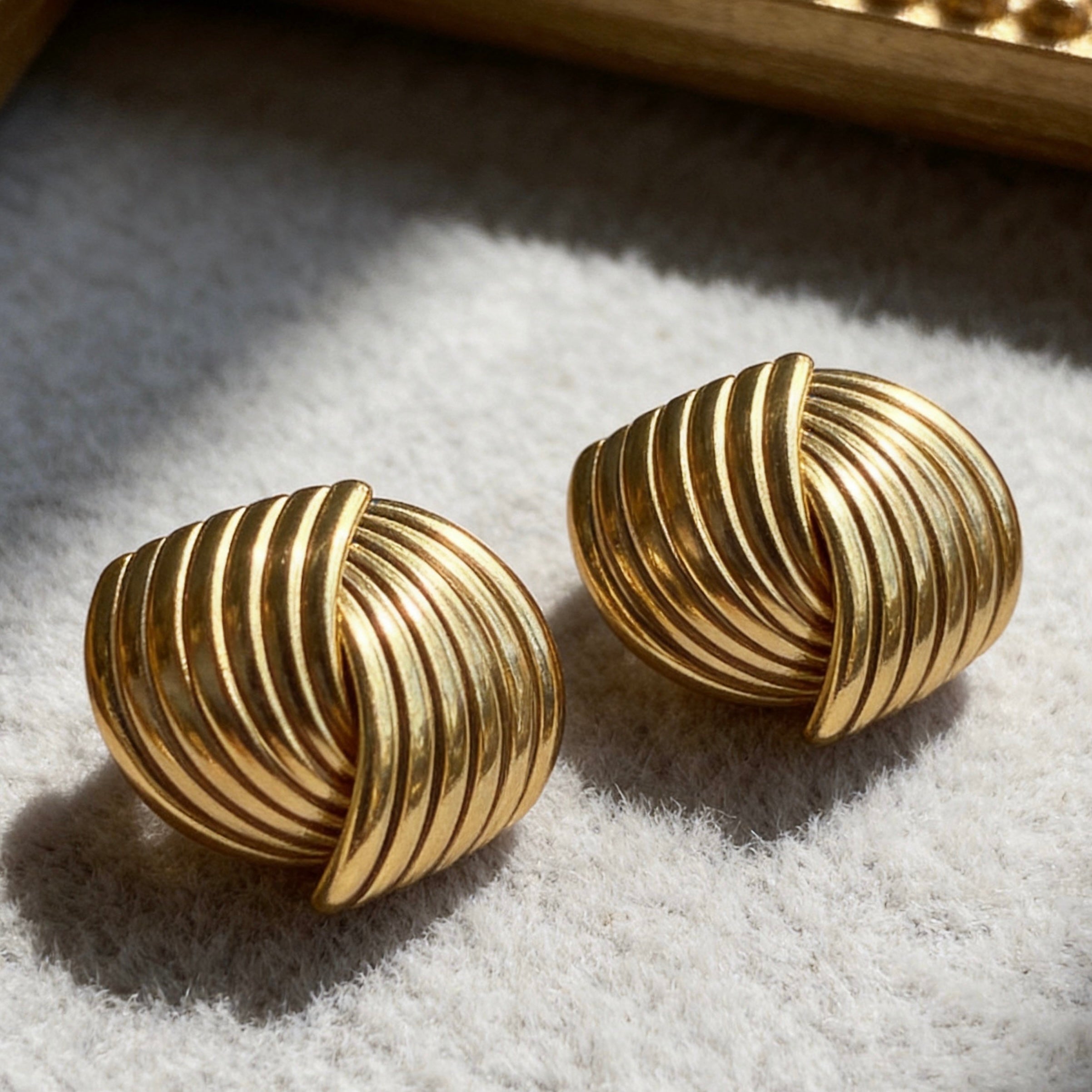 Curved Ribbed Stud Earrings