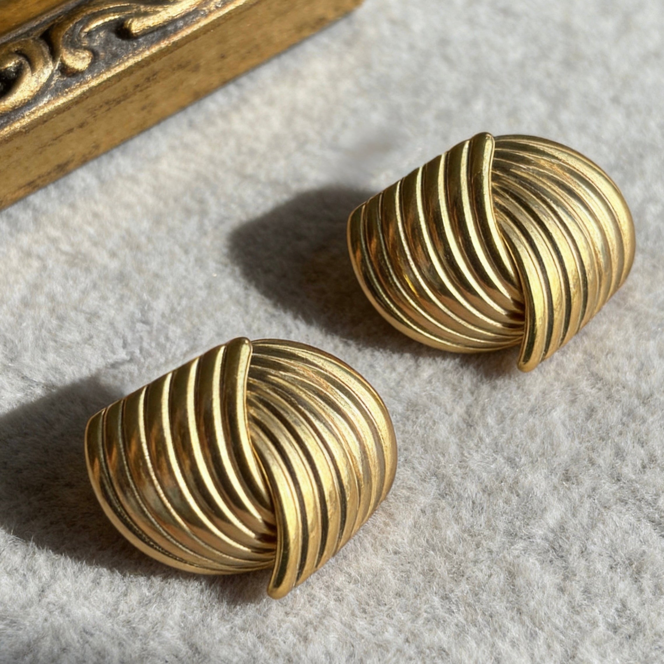 Curved Ribbed Stud Earrings