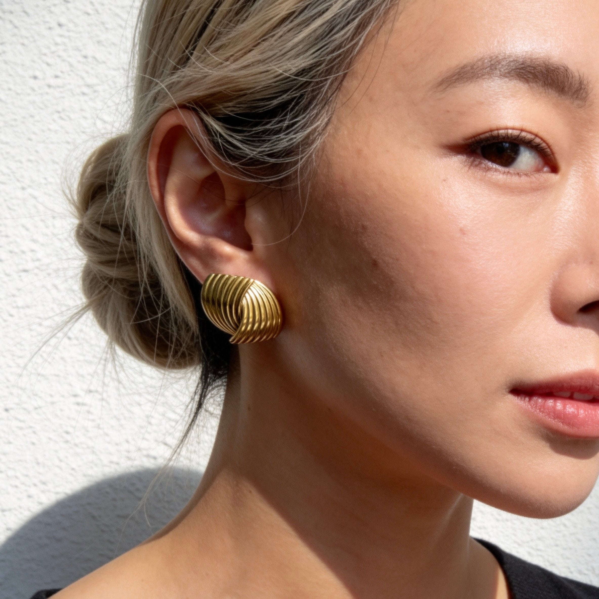 Curved Ribbed Stud Earrings