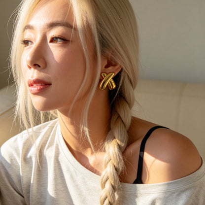 Abstract Curve Stud Earrings