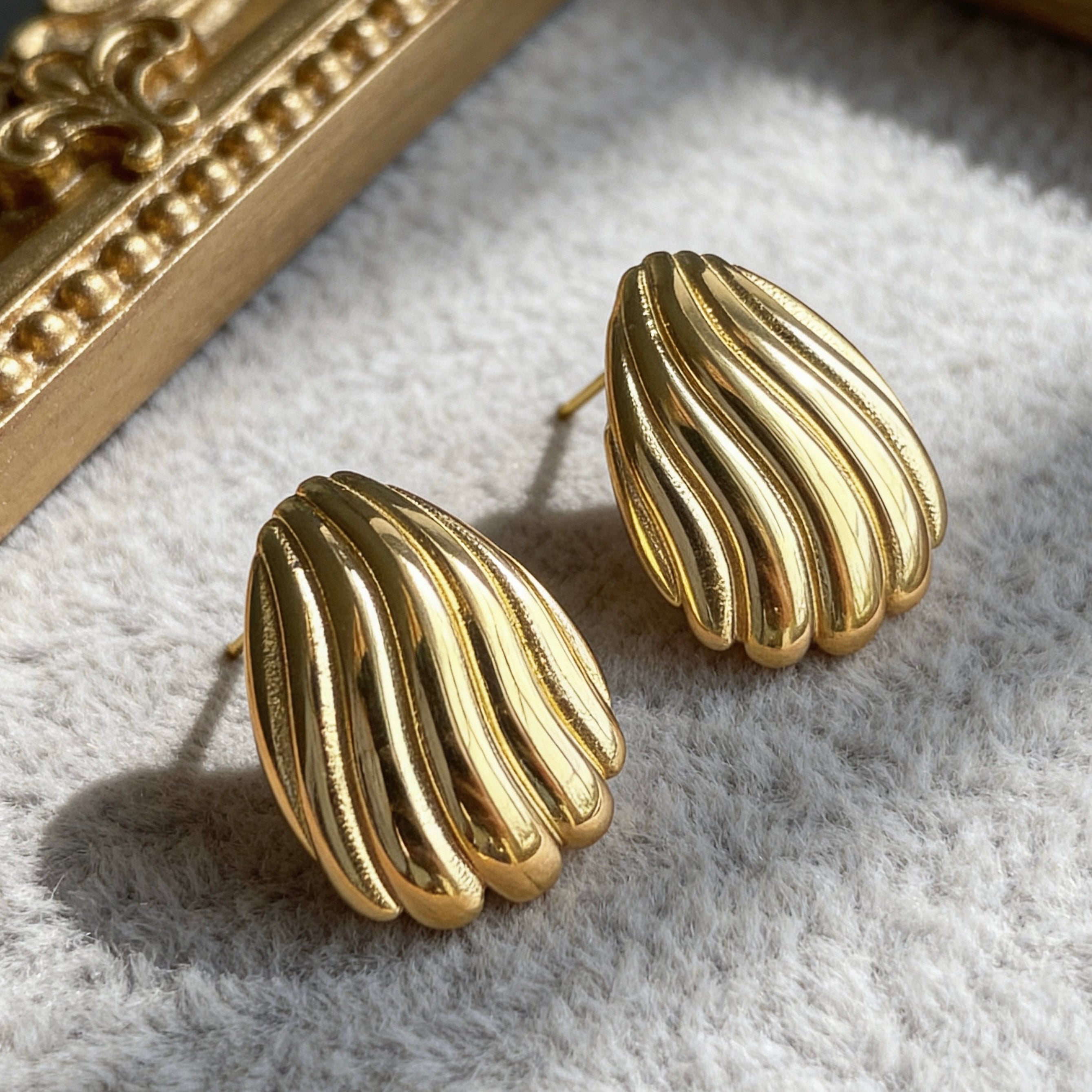 Ribbed Shell Stud Earrings