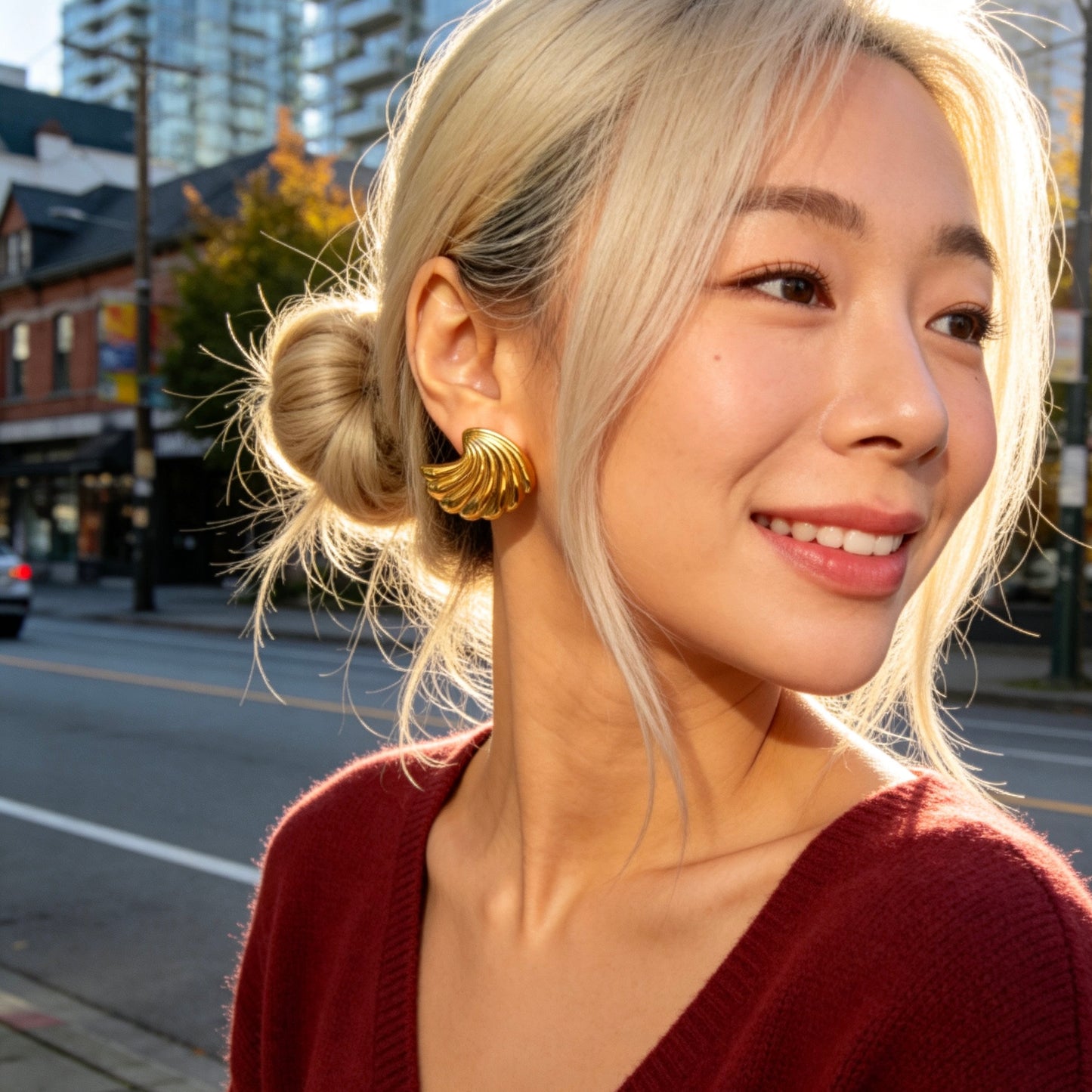 Shell Curve Stud Earrings