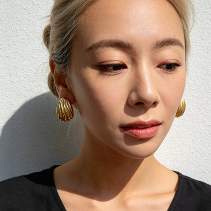 Ribbed Shell Stud Earrings
