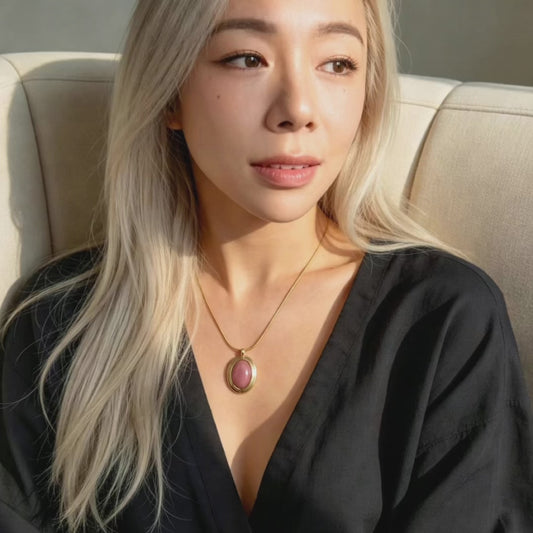 Vintage Red Wood-Grain Stone Necklace